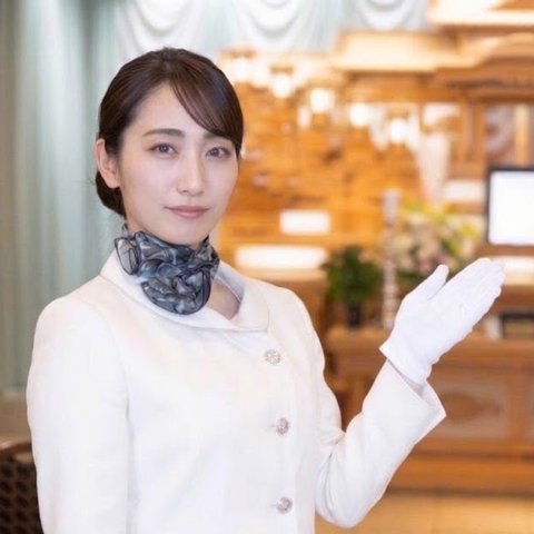 電話相談を受けるスタッフ